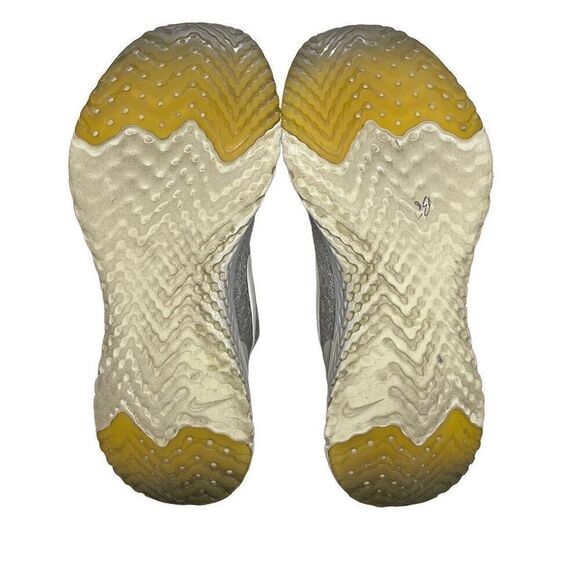 Nike Epic React Flyknit Women’s Size 7.5 Wolf Grey Running Sneakers AQ0067-002 - Picture 3 of 9